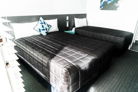 Twin Willows Hotel - E Caravan Parks 2