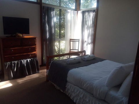 Twinkle Tree's Cottage - E Caravan Parks 2