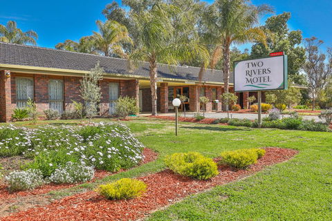 Two Rivers Motel - E Caravan Parks 0