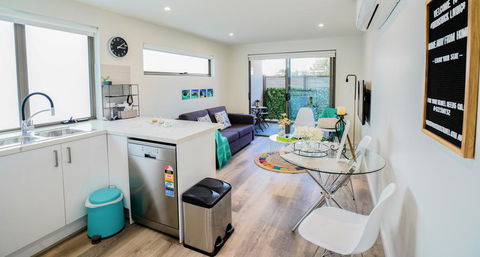 U101 Brunswick Living Brand New Deluxe Balcony Apartment Close To Airport And CBD - E Caravan Parks 0