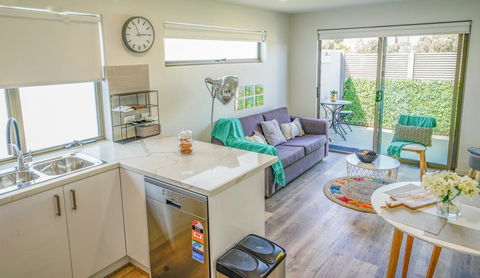 U201 Brunswick Living Brand New Deluxe Balcony Upper Floor Apartment Close To Airport And CBD - E Caravan Parks 0