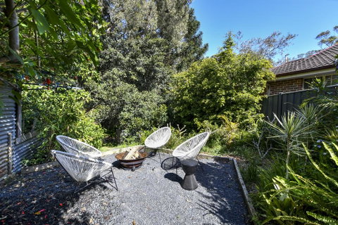 UMINA BEACH KOKOMO- Walk To The Beach, FAMILY And PET FRIENDLY Set Of 3 Vintage Original Holiday Flats & Vintage Caravan And Bat - E Caravan Parks 3