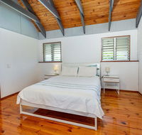 Unique Getaway 300m to Bribie Foreshore Bongaree - E Caravan Parks