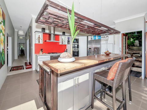 Unique, Tropical Rainforest Getaway - E Caravan Parks 3