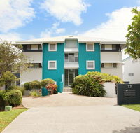 Unit 1 On The Park Frank Street Coolum Beach WIFI 400 Bond LINEN INCLUDED - E Caravan Parks