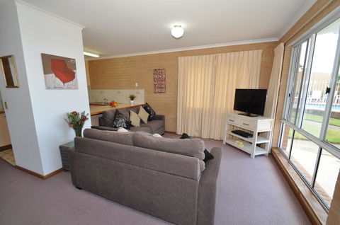 Unit 1, Countess Court - E Caravan Parks 1