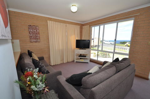 Unit 1, Countess Court - E Caravan Parks 2