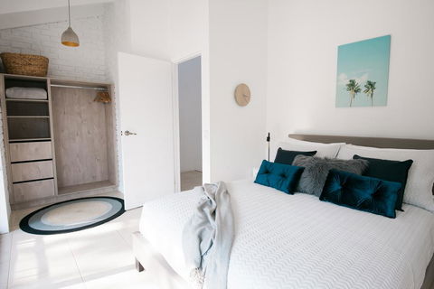 Unit 4 Weyba Lodge Noosa - E Caravan Parks 2