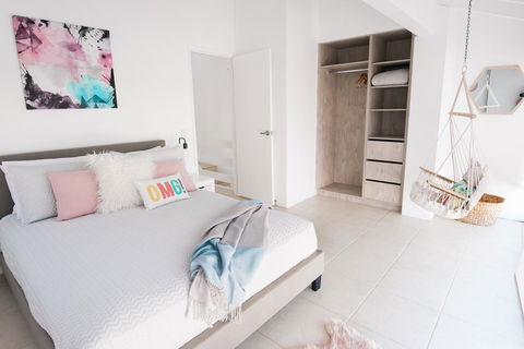 Unit 4 Weyba Lodge Noosa - E Caravan Parks 3