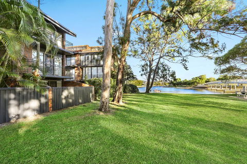 Unit 4 Weyba Lodge Noosa - E Caravan Parks 1
