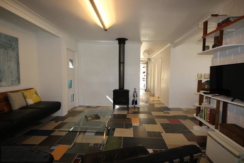 Up-cycle House Blackheath - E Caravan Parks 1