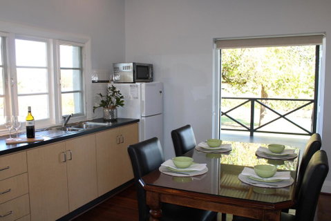 Upper Reach Spa Cottage - E Caravan Parks 3