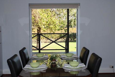 Upper Reach Spa Cottage - E Caravan Parks 2