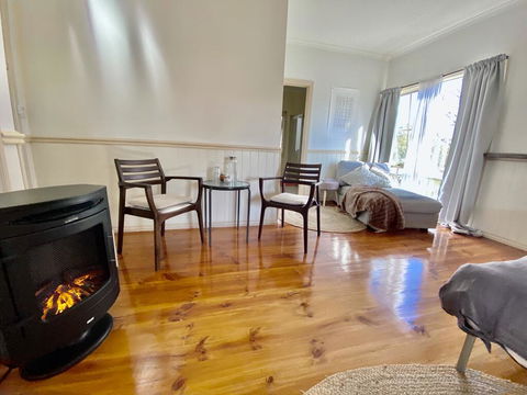 Valley Abode Large Studio Suite -private Ensuite - E Caravan Parks 1