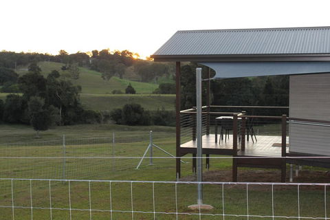 Valley Cabins By The Creek - E Caravan Parks 2
