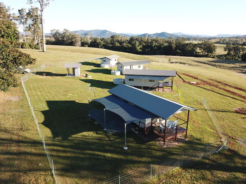 Valley Cabins By The Creek - E Caravan Parks 0