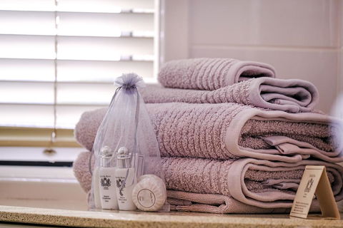 Valley View Bed And Breakfast - E Caravan Parks 1