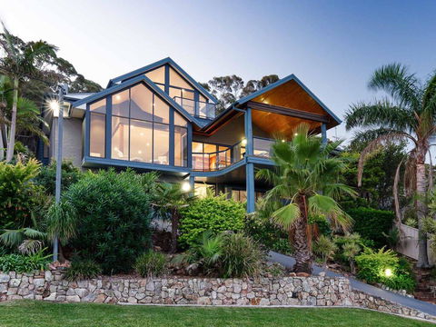 Venabu On Garuwa, 20 Garuwa Street - Spectacular House With Fabulous Views - E Caravan Parks 0