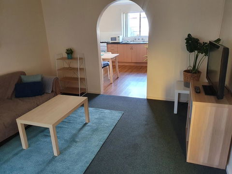 Value 2 Bed Villa Close To QEH + Airport + City + Beach - E Caravan Parks 2