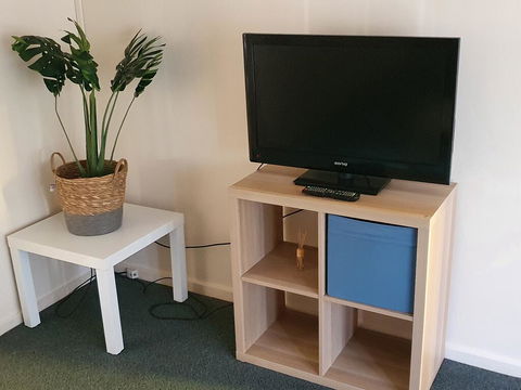 Value 2 Bed Villa Close To QEH + Airport + City + Beach - E Caravan Parks 1