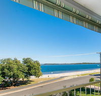 VIEWS VIEWS VIEWS Front Top Floor Waterfront Unit - Chnook Apartments South Esp Bongaree - E Caravan Parks