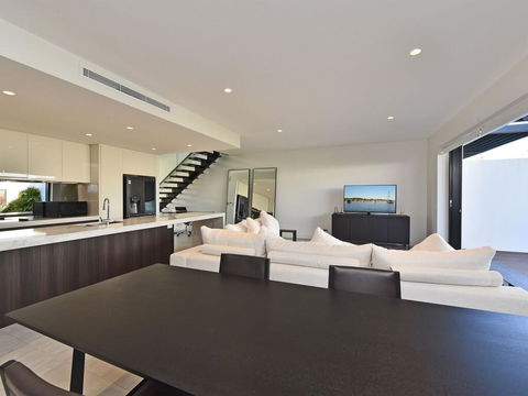 Villa Capri Waterside At Trinity Point - E Caravan Parks 3