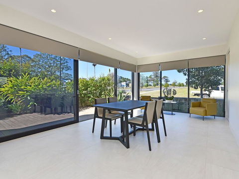 Villa Sorrento Waterside At Trinity Point - E Caravan Parks 1
