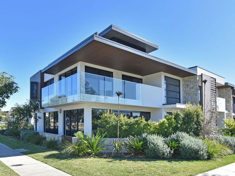 Villa Sorrento Waterside At Trinity Point - E Caravan Parks 0