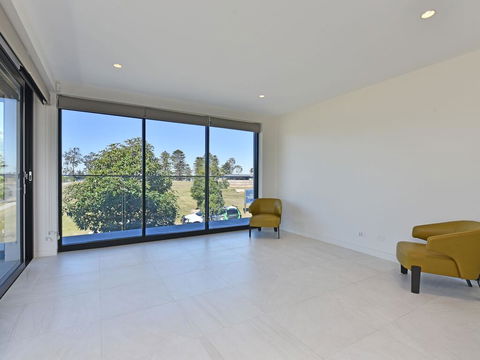 Villa Sorrento Waterside At Trinity Point - E Caravan Parks 3