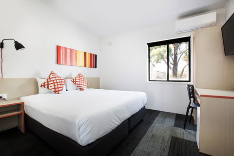 Villawood Hotel - E Caravan Parks 0