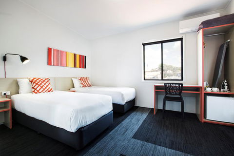 Villawood Hotel - E Caravan Parks 2