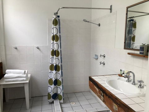 Vine Valley Inn - E Caravan Parks 1