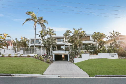 Walk To The Beach, Sunshine Beach - E Caravan Parks 0