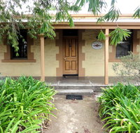 Walnut Cottage - E Caravan Parks