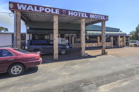 Walpole Hotel Motel - E Caravan Parks 1