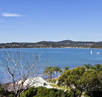 Wanda Point House - Tranquil Elegant  Dog Friendly - E Caravan Parks