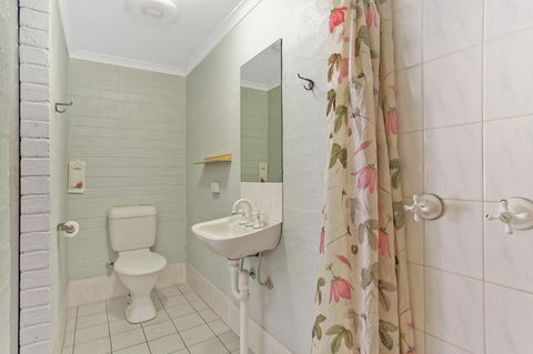 Wandarrah Lodge Hostel - E Caravan Parks 1