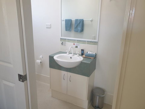 Warrego Motel - E Caravan Parks 3