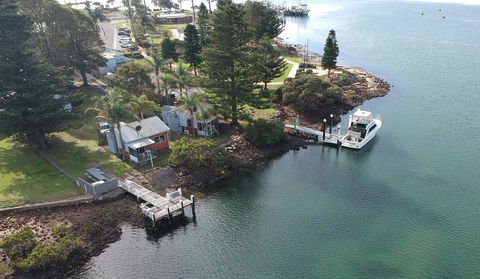 Waterfront Cottages - E Caravan Parks 0