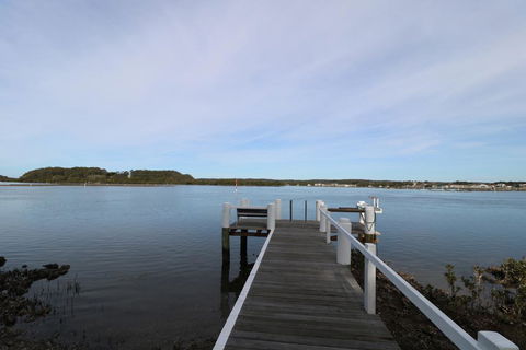 Waterfront Cottages - E Caravan Parks 3