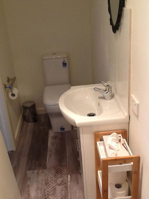 Redruth Cottage - E Caravan Parks 14
