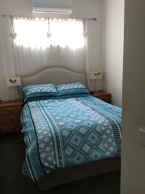 Redruth Cottage - E Caravan Parks 8