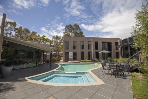 The Dingley Hotel - E Caravan Parks 25