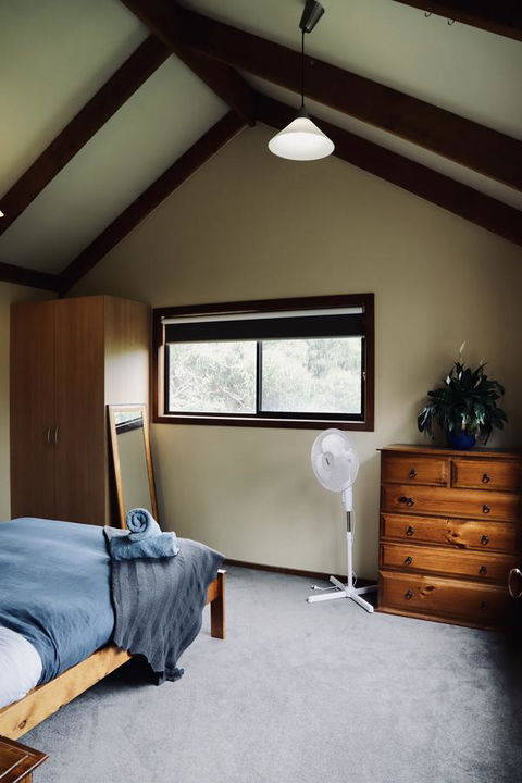 Red Ceder Cottage - Great Ocean Road - Port Campbell - E Caravan Parks 4