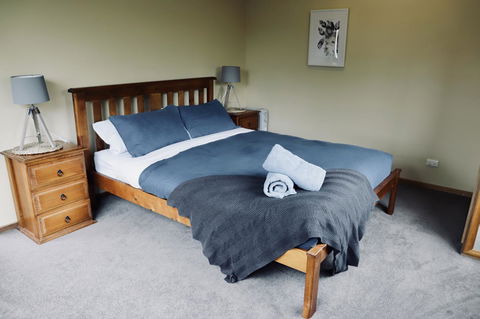 Red Ceder Cottage - Great Ocean Road - Port Campbell - E Caravan Parks 2