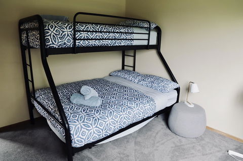 Red Ceder Cottage - Great Ocean Road - Port Campbell - E Caravan Parks 6