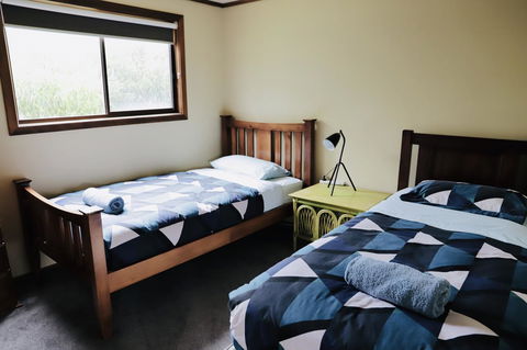 Red Ceder Cottage - Great Ocean Road - Port Campbell - E Caravan Parks 10