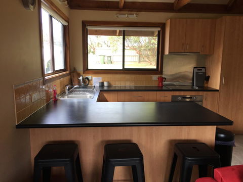 Red Ceder Cottage - Great Ocean Road - Port Campbell - E Caravan Parks 13