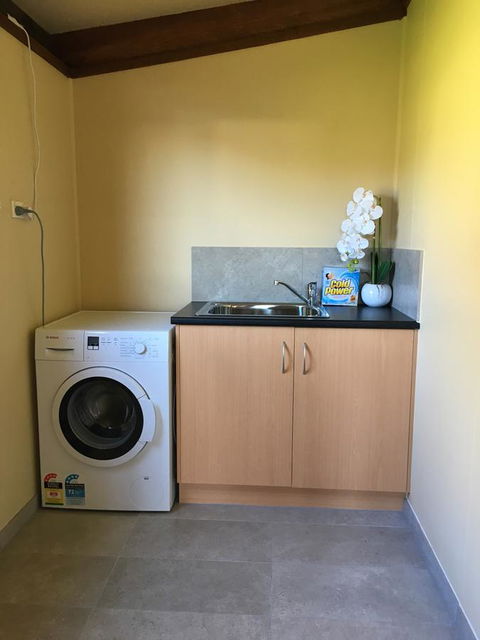 Red Ceder Cottage - Great Ocean Road - Port Campbell - E Caravan Parks 28