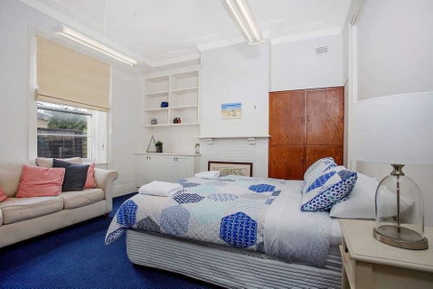 Plummers Mill - Central Townhouse - E Caravan Parks 8